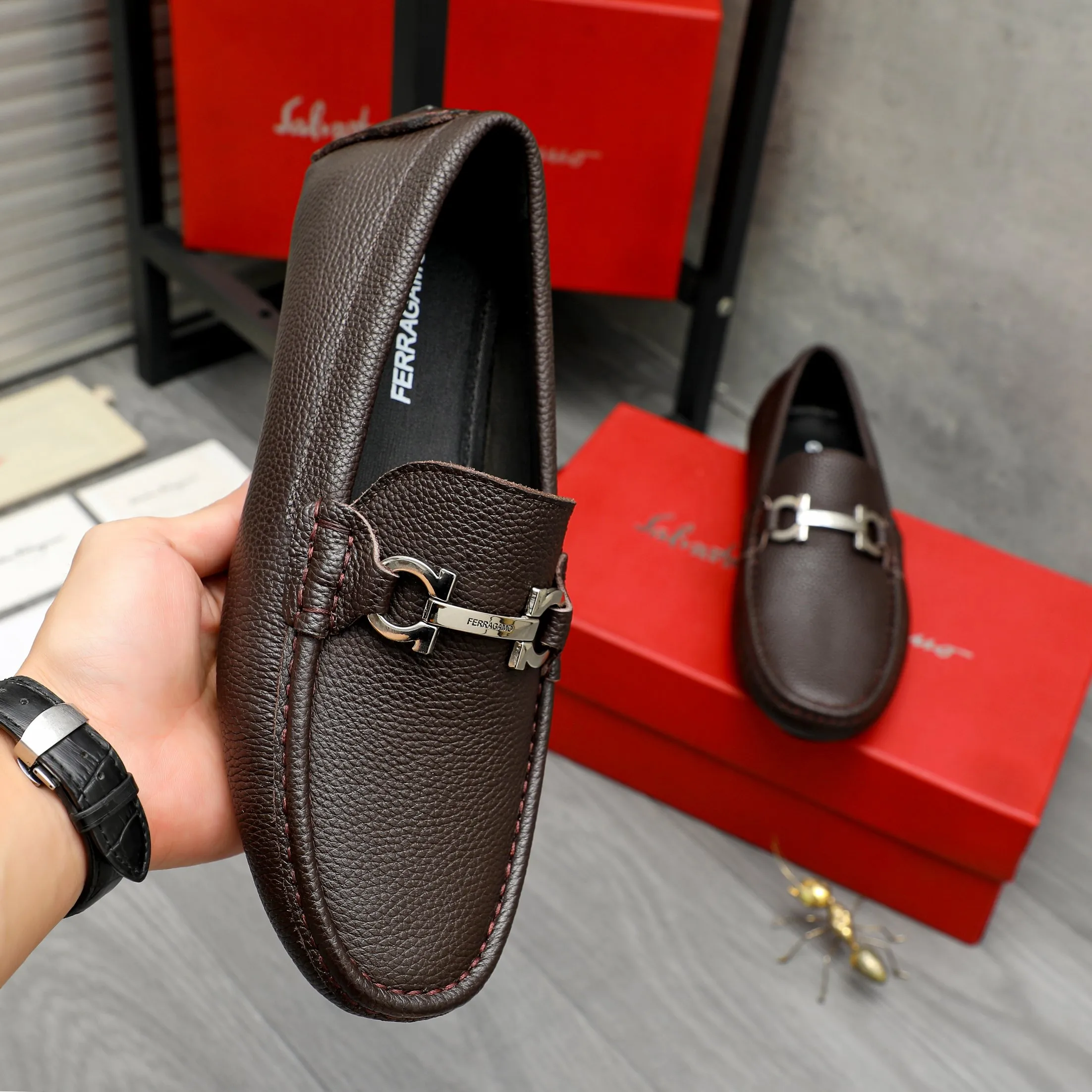 Men's shoes 💰420 Product trademark: Ferragamo "Ferragamo" business casual slip-on shoes Regular size: 38-46 (45.46 is custom-made and non-returnable) Product materials: Selected pebbled cowhide upper, sheepskin lining, original rubber outsole